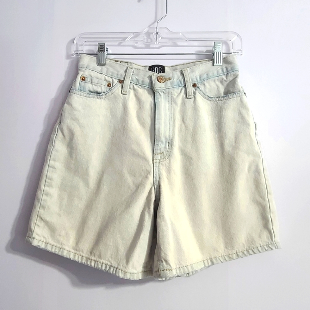 BDG Urban Outfitters "Mom High Rise" Denim Shorts Light Wash Size 26